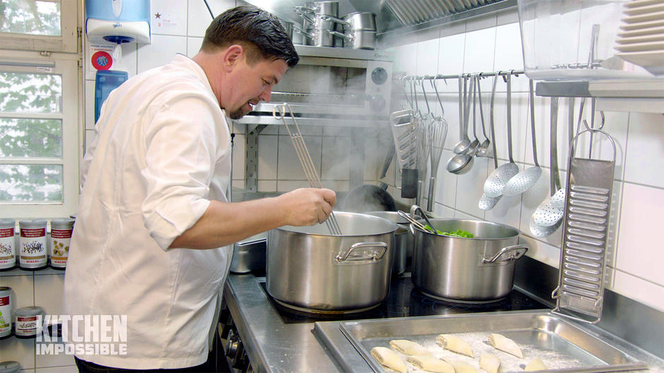 Tim Mälzer kämpft mit den Maultaschen Tim Mälzer kämpft mit den Maultaschen
