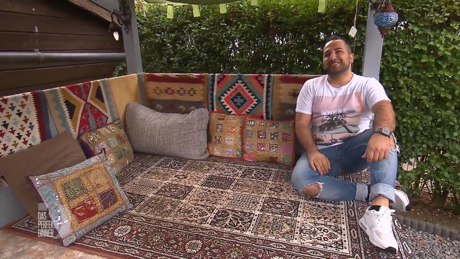 Amir serviert traditionelle persische Küche Amir serviert traditionelle persische Küche