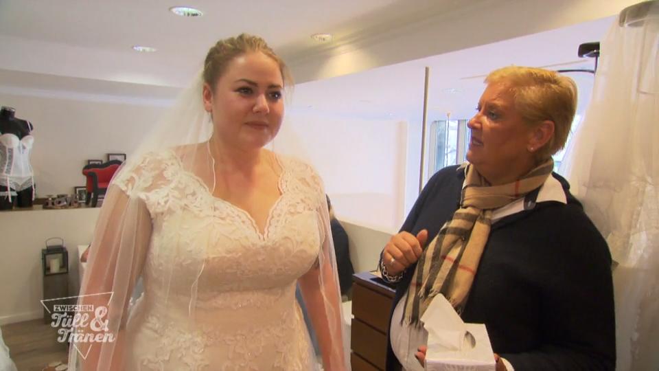Gleich beim ersten Kleid fließen die Tränen Gleich beim ersten Kleid fließen die Tränen