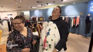 Katja und Guido haben jede Menge Spaß beim Bummeln Katja und Guido haben jede Menge Spaß beim Bummeln