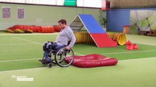 Martin Rütter übt das "Kibbeln" Martin Rütter übt das "Kibbeln"