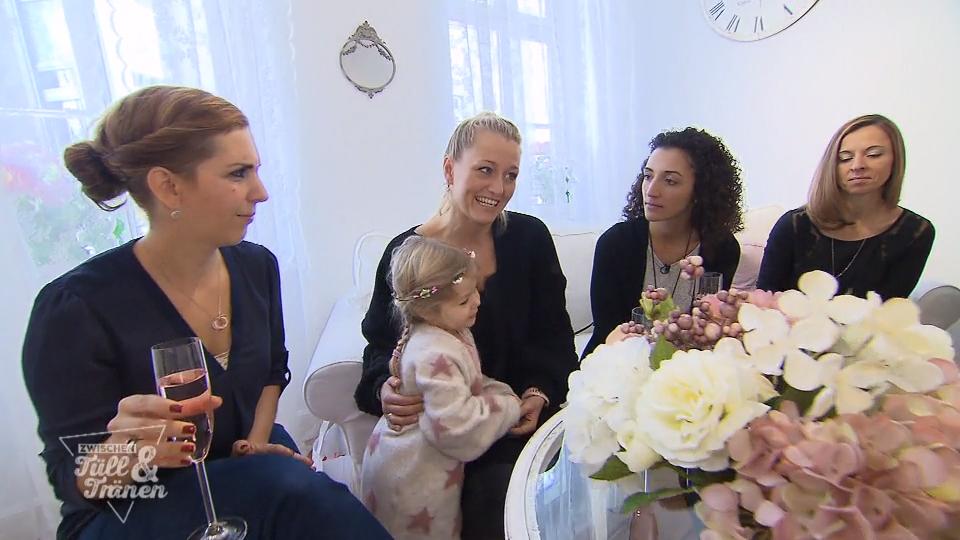 Cathrin will auch für ihre Tochter ein Kleid Cathrin will auch für ihre Tochter ein Kleid