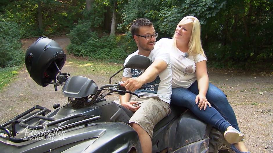 Stephanie und Chris haben ein schnelles Hobby Stephanie und Chris haben ein schnelles Hobby