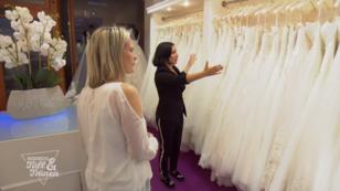 Sandy sucht ein ganz bestimmtes Kleid Sandy sucht ein ganz bestimmtes Kleid