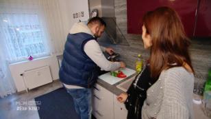 Mann hilft im Haushalt Mann hilft im Haushalt
