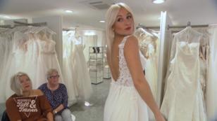 Das Kleid passt zu Janines Mallorca-Hochzeit Das Kleid passt zu Janines Mallorca-Hochzeit