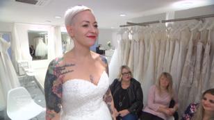 Corinna hat sich sofort in ein Kleid verliebt Corinna hat sich sofort in ein Kleid verliebt
