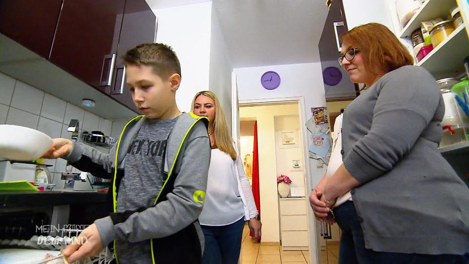 Daniela bezieht Marco mit ein Daniela bezieht Marco mit ein