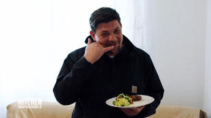 Mälzer: "Frikadelle mit Salat? Ernsthaft?" Mälzer: "Frikadelle mit Salat? Ernsthaft?"