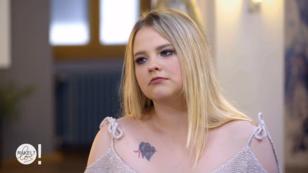 Jessica versteckt ihr Tattoo, wenn sie raus geht Jessica versteckt ihr Tattoo, wenn sie raus geht