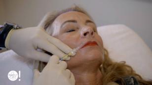 Katrin strahlt mit ihren volleren Lippen Katrin strahlt mit ihren volleren Lippen
