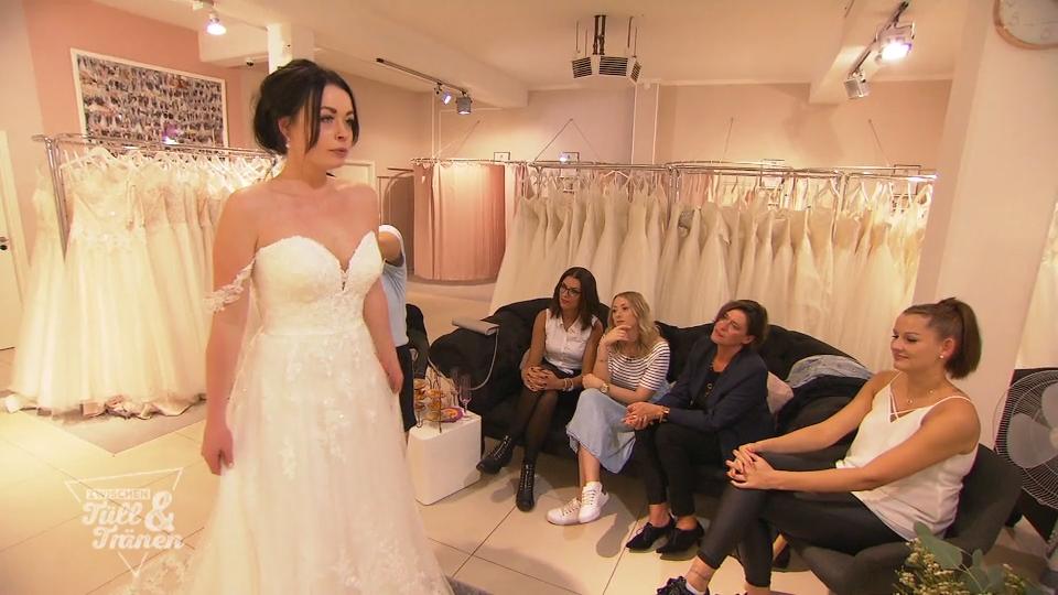 Lässt sich Caroline zu sehr beeinflussen? Lässt sich Caroline zu sehr beeinflussen?