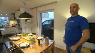 Timur kocht am ersten Abend in Köln