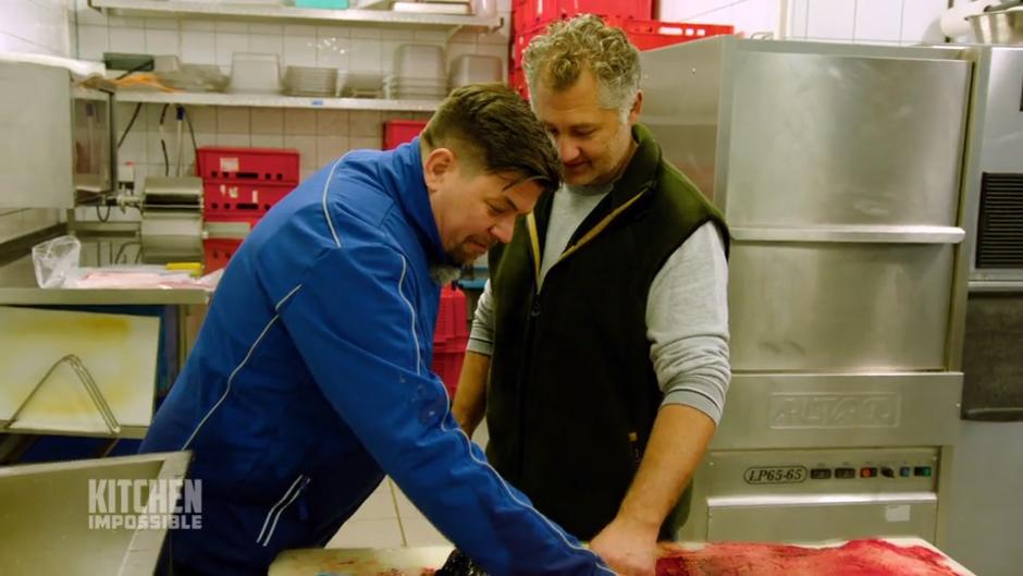 Tim ist sich beim Fisch unsicher Tim ist sich beim Fisch unsicher