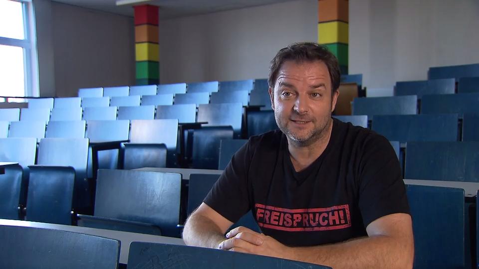 "Ich war sehr verliebt in eine Lehrerin!" "Ich war sehr verliebt in eine Lehrerin!"