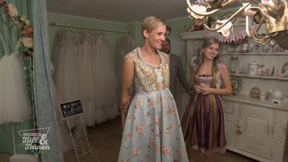 Die Braut möchte ihr Kleid auch im Alltag tragen Die Braut möchte ihr Kleid auch im Alltag tragen