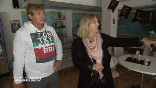 Danni betritt die Faneteria nach Jens Tod Danni betritt die Faneteria nach Jens Tod