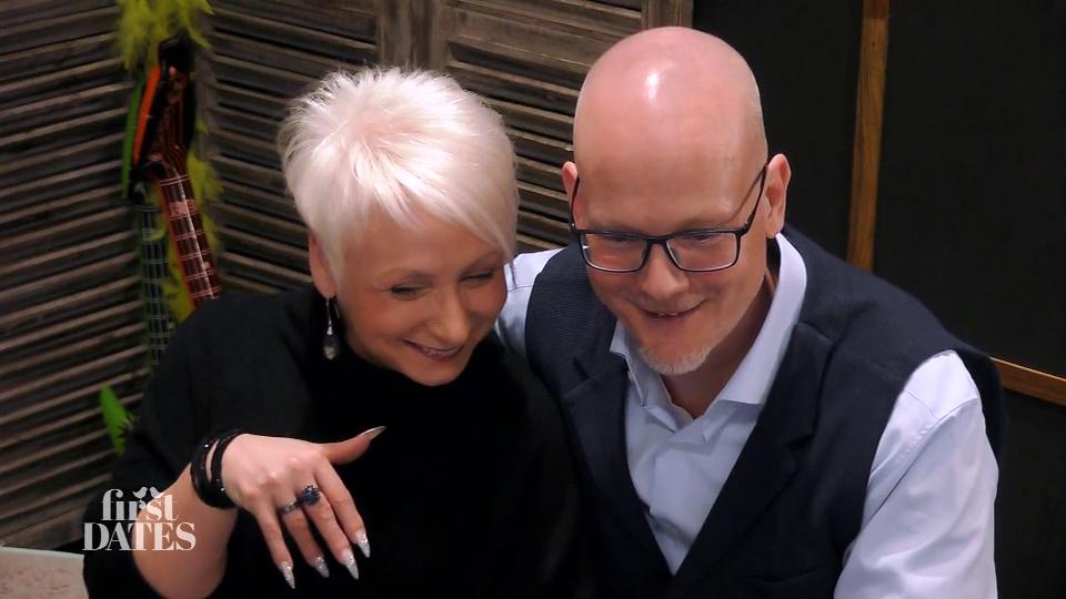 Thomas fühlt sich bei Carmen wohl Thomas fühlt sich bei Carmen wohl