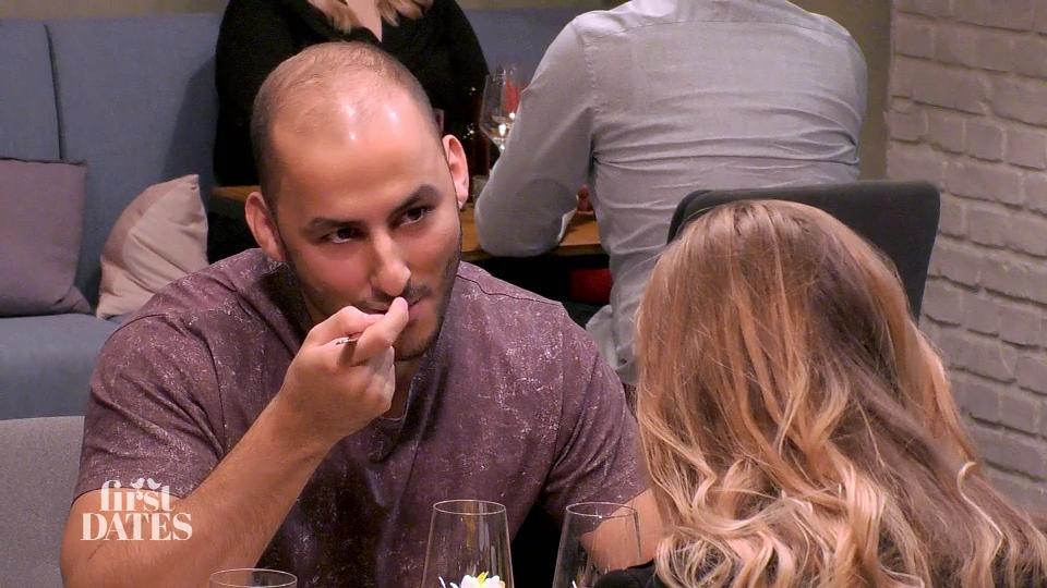 Burak isst gerne schnell und viel Burak isst gerne schnell und viel