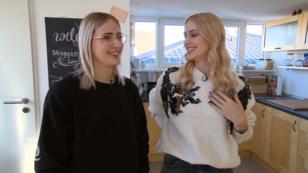 Saskia shoppt mit ihrer Zwillingsschwester Saskia shoppt mit ihrer Zwillingsschwester