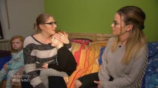Zwei Kinder schlafen mit im Ehebett Zwei Kinder schlafen mit im Ehebett