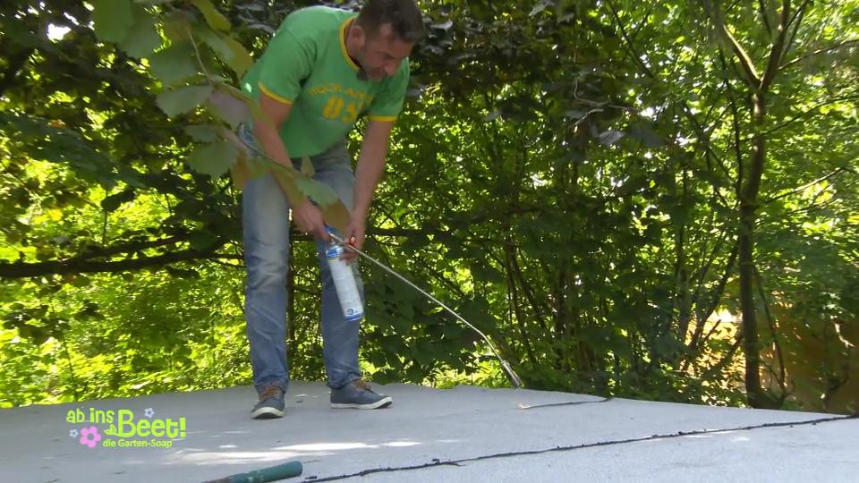 Frank versucht sich im Dachpappe-Schweißen Frank versucht sich im Dachpappe-Schweißen