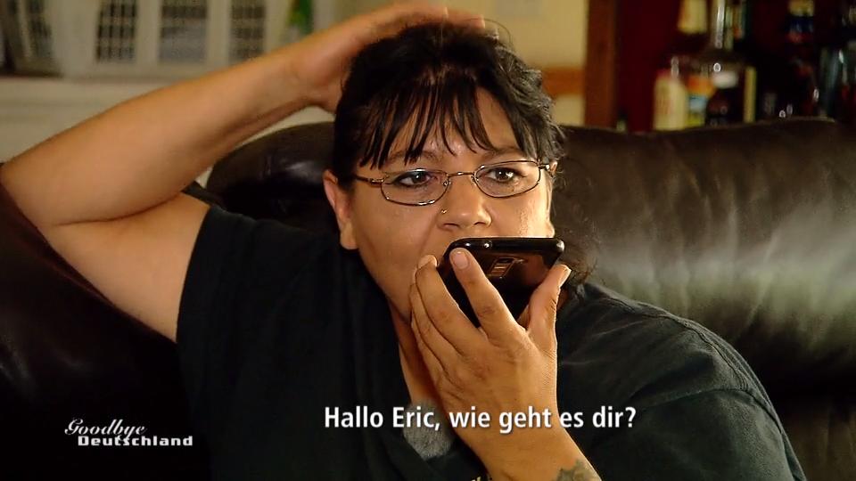 Lee telefoniert das este Mal mit ihrem Sohn Lee telefoniert das este Mal mit ihrem Sohn