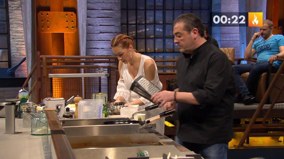 Oana Nechiti gibt Vollgas im Duell gegen Henssler Oana Nechiti gibt Vollgas im Duell gegen Henssler