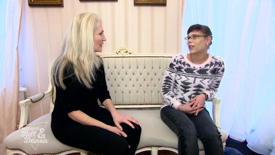Braut Mandy und ihre Mama sind sich uneinig Braut Mandy und ihre Mama sind sich uneinig