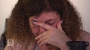 Andrea wird von ihren Emotionen überwältigt Andrea wird von ihren Emotionen überwältigt