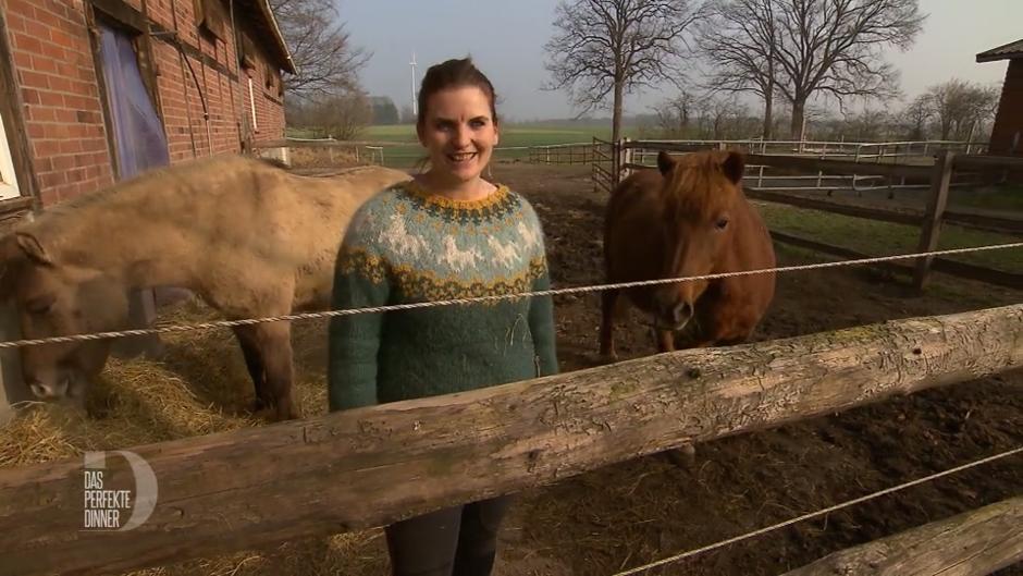 Jessy weiht ihre neue Küche für das Dinner ein Jessy weiht ihre neue Küche für das Dinner ein