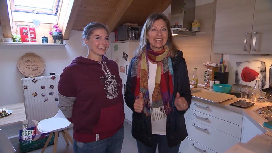 Maria spannt ihre Mama zum Schnippeln ein Maria spannt ihre Mama zum Schnippeln ein