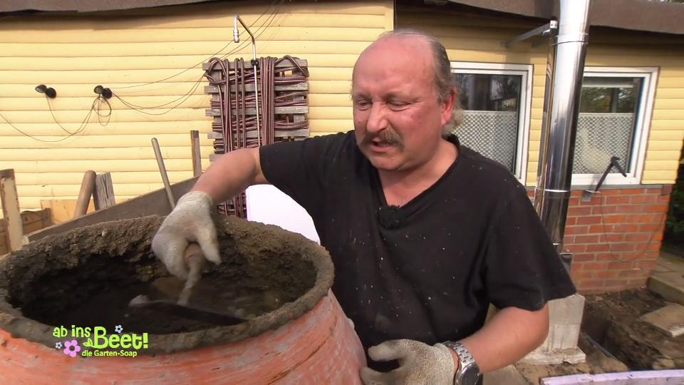 Stefan und Björn mischen Beton Stefan und Björn mischen Beton