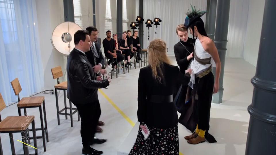 Die Jury begutachtet die Entwürfe Die Jury begutachtet die Entwürfe