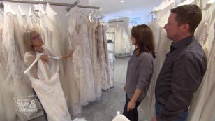 Hier hilft der Bräutigam bei der Brautkleidsuche Hier hilft der Bräutigam bei der Brautkleidsuche