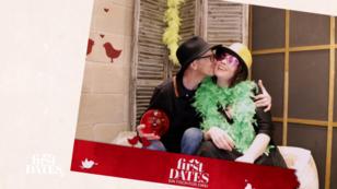 Laurian und Julia kommen sich in der Fotobox näher Laurian und Julia kommen sich in der Fotobox näher