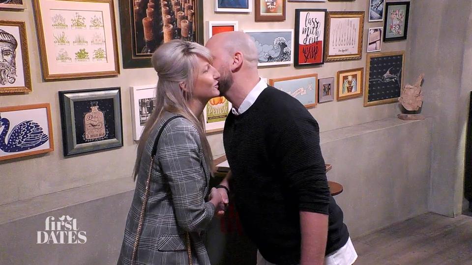 Jens nimmt sein Date in Empfang Jens nimmt sein Date in Empfang