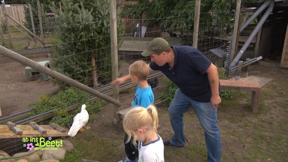 Marco präsentiert sein neues Entengehege Marco präsentiert sein neues Entengehege