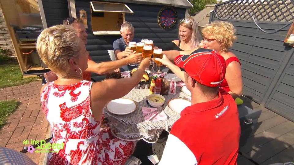 Die Multifunktions-Klapphütte wird eingeweiht Die Multifunktions-Klapphütte wird eingeweiht