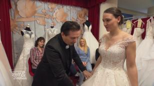 Julia verwandelt sich in eine Disney-Prinzessin Julia verwandelt sich in eine Disney-Prinzessin