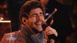 Alvaro Soler singt "Lay Your Worry Down" Alvaro Soler singt "Lay Your Worry Down"