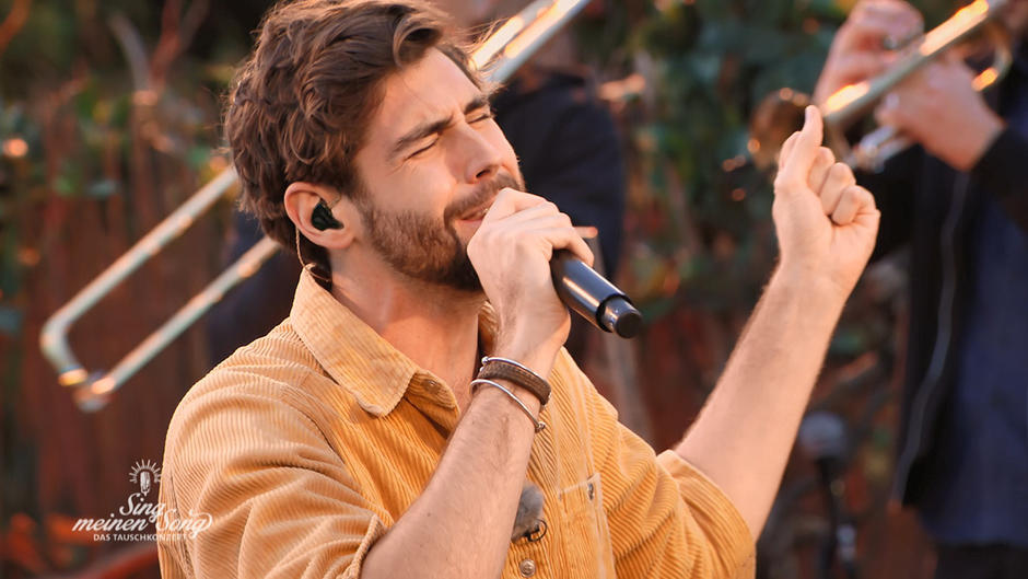 Alvaro Soler singt "Million Lightyears" Alvaro Soler singt "Million Lightyears"
