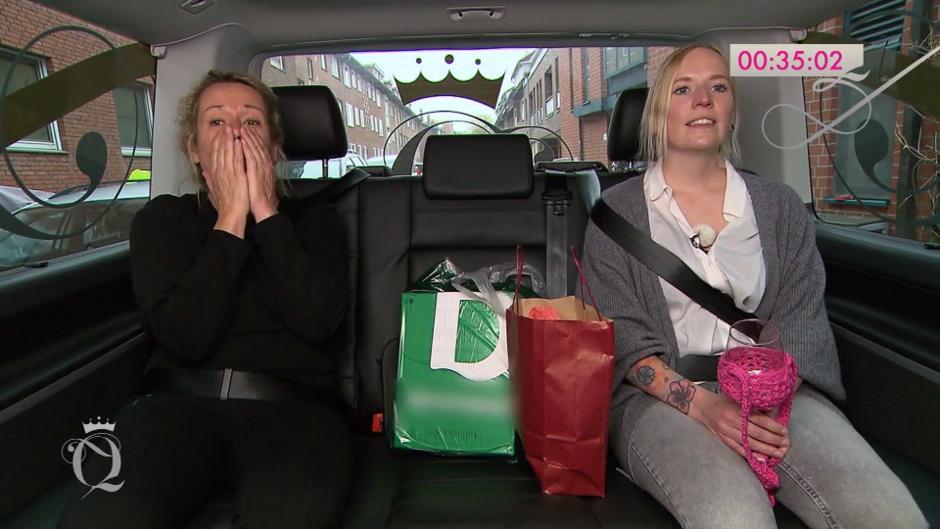Monika kriegt auf der Rücksitzbank die Krise Monika kriegt auf der Rücksitzbank die Krise