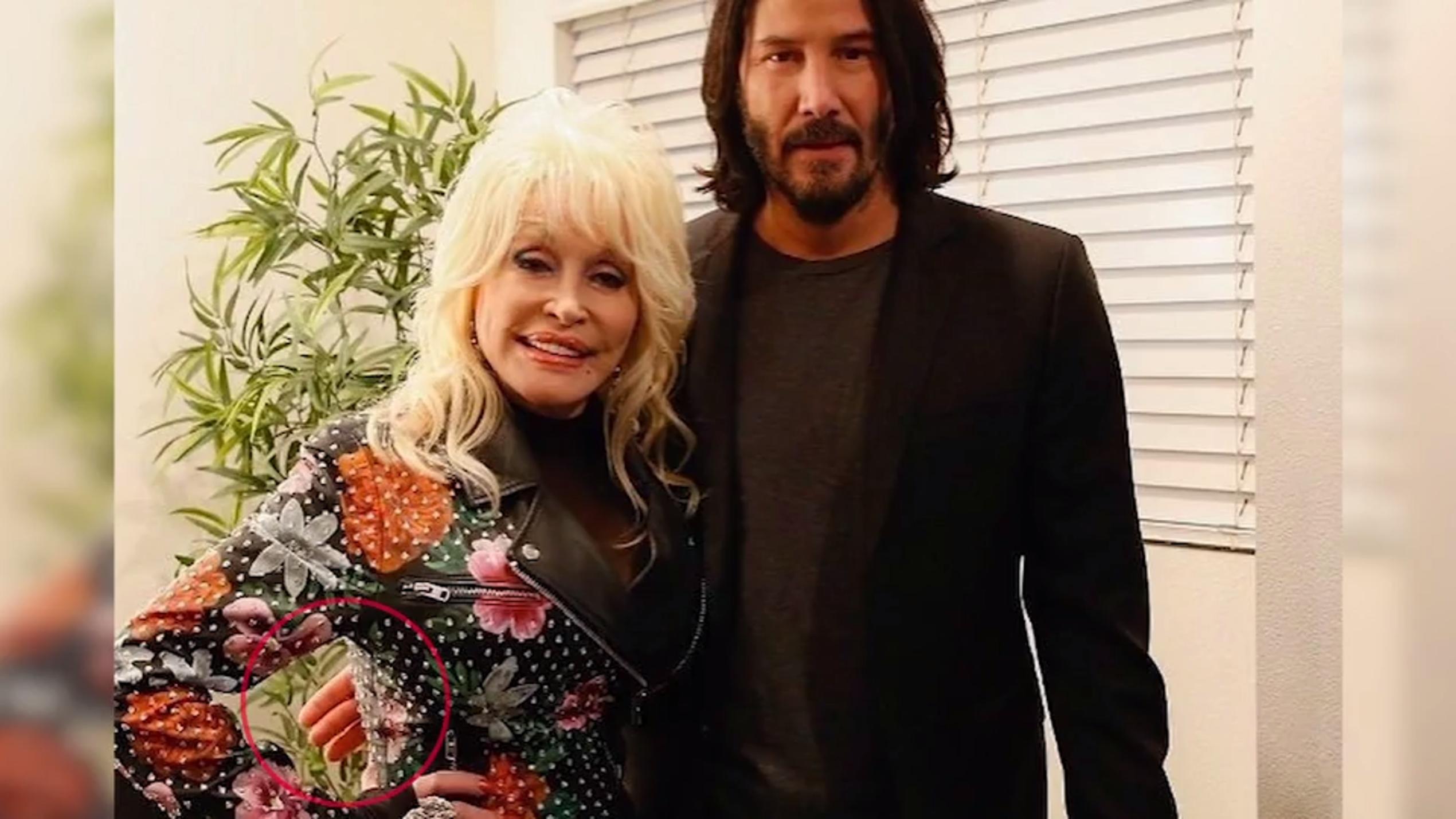 Keanu Reeves fasst Frauen auf Fotos nicht an Keanu Reeves fasst Frauen auf Fotos nicht an