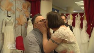 Jana heiratet ihren Uwe in einem langen Brautkleid Jana heiratet ihren Uwe in einem langen Brautkleid