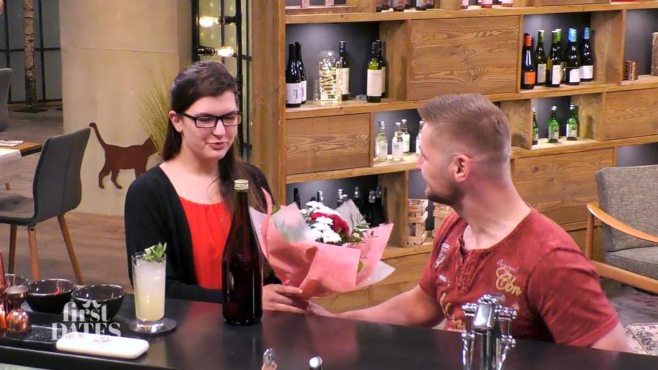 Roy hat Blumen & selbstgemachten Wein verschenkt Roy hat Blumen & selbstgemachten Wein verschenkt