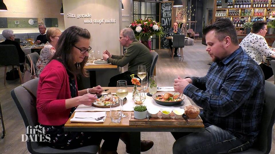Zwischen Karo & Sascha herrscht eiskalte Stimmung Zwischen Karo & Sascha herrscht eiskalte Stimmung