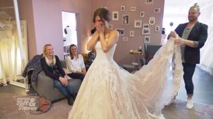 Braut Laura liebt ihr Traumkleid immer noch Braut Laura liebt ihr Traumkleid immer noch