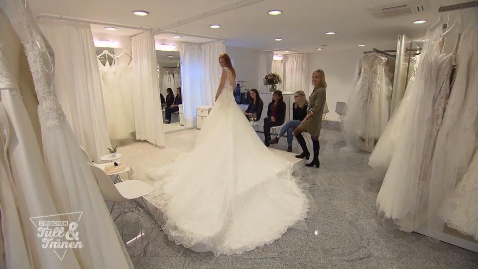 Dana gefällt sich als Prinzessin Dana gefällt sich als Prinzessin