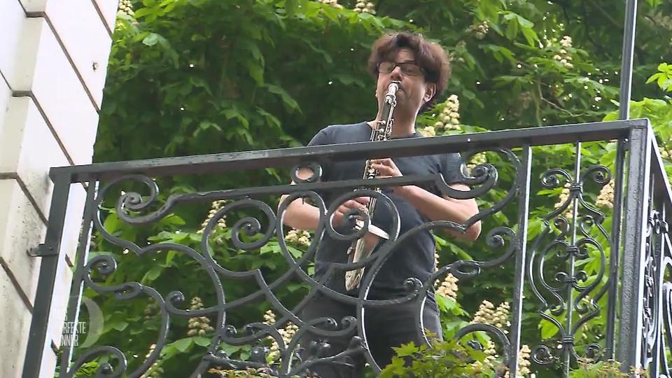 Wolf ist Künstler, Musiker und Freidenker Wolf ist Künstler, Musiker und Freidenker